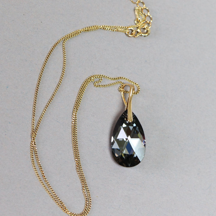 Pendentif (grande goutte) avec ou sans chaine, cristaux Swarovski, argent doré, collection LARME, gris argenté