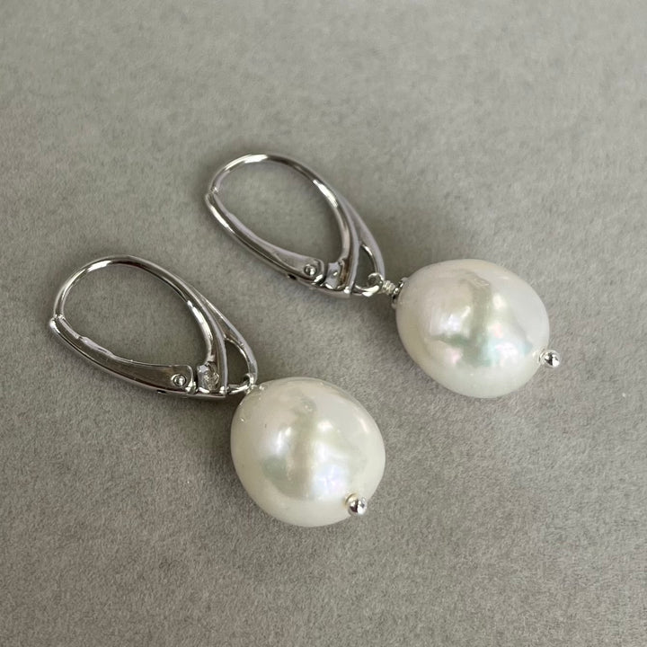 Boucles d'oreilles avec perles baroques blanches, en argent