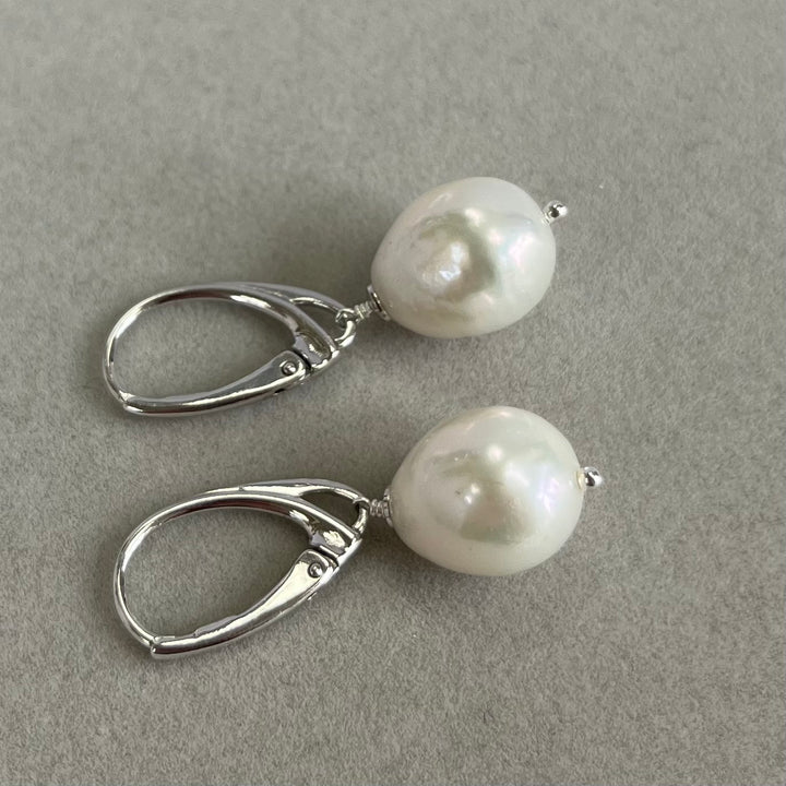 Boucles d'oreilles avec perles baroques blanches, en argent