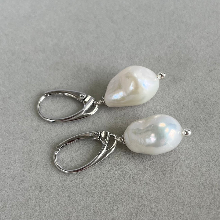 Boucles d'oreilles avec perles baroques blanches, en argent