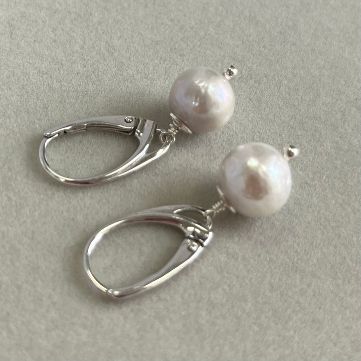 Boucles d'oreilles avec perles baroques blanches, en argent