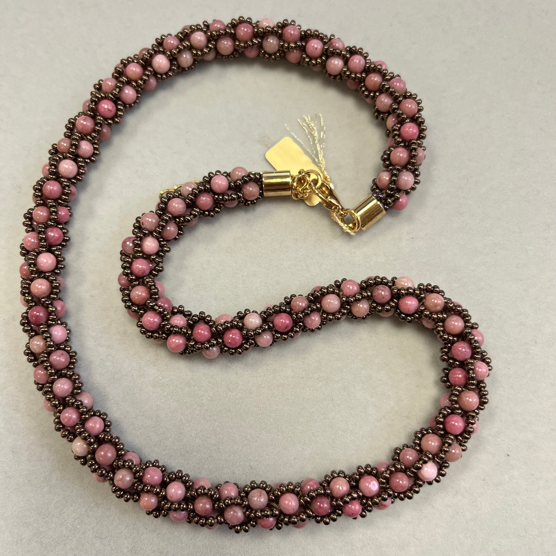 Crochet necklace in rhodonite and Miyuki beads, 48 cm