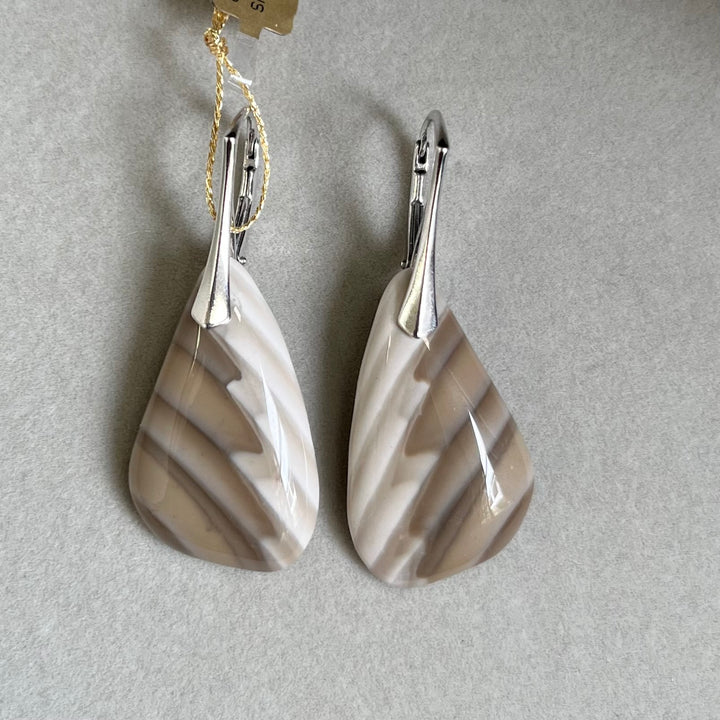Boucles d’oreilles avec silex, en argent