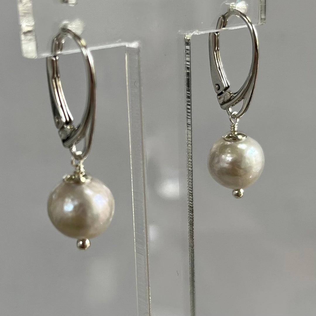 Boucles d'oreilles avec perles baroques blanches, en argent