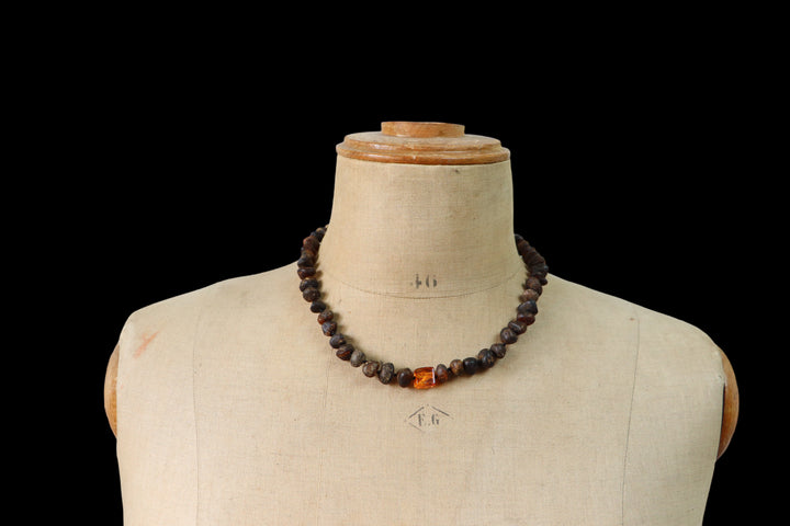 Baltic amber necklace, in knots, length 47 cm