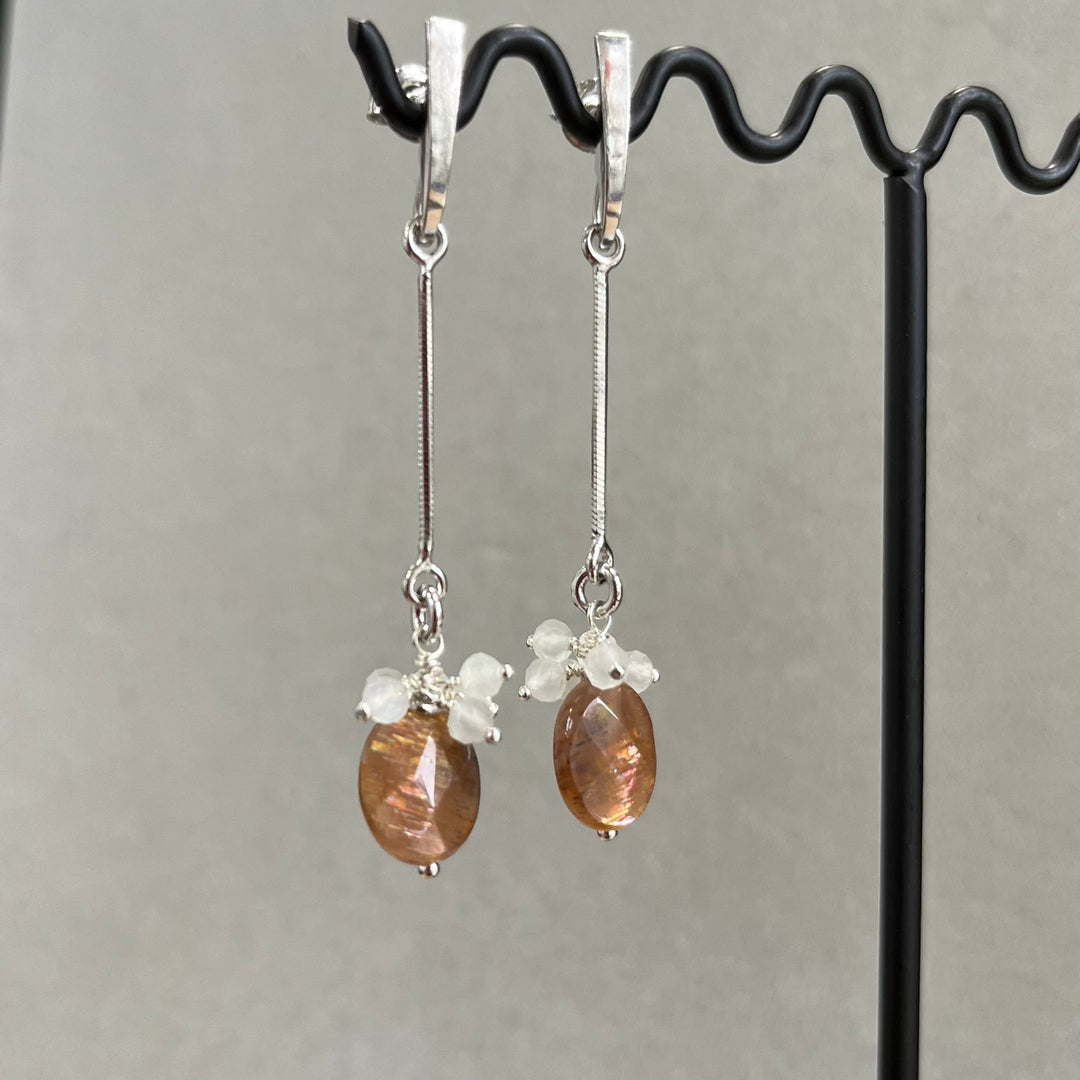 Boucles d’oreilles avec pierre de soleil, en argent