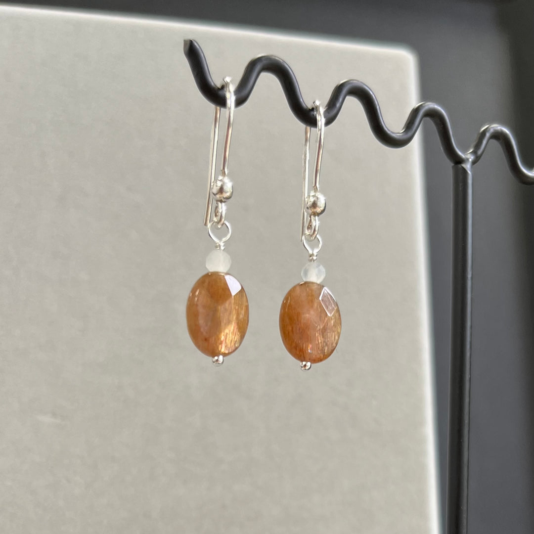 Boucles d’oreilles avec pierre de soleil, en argent