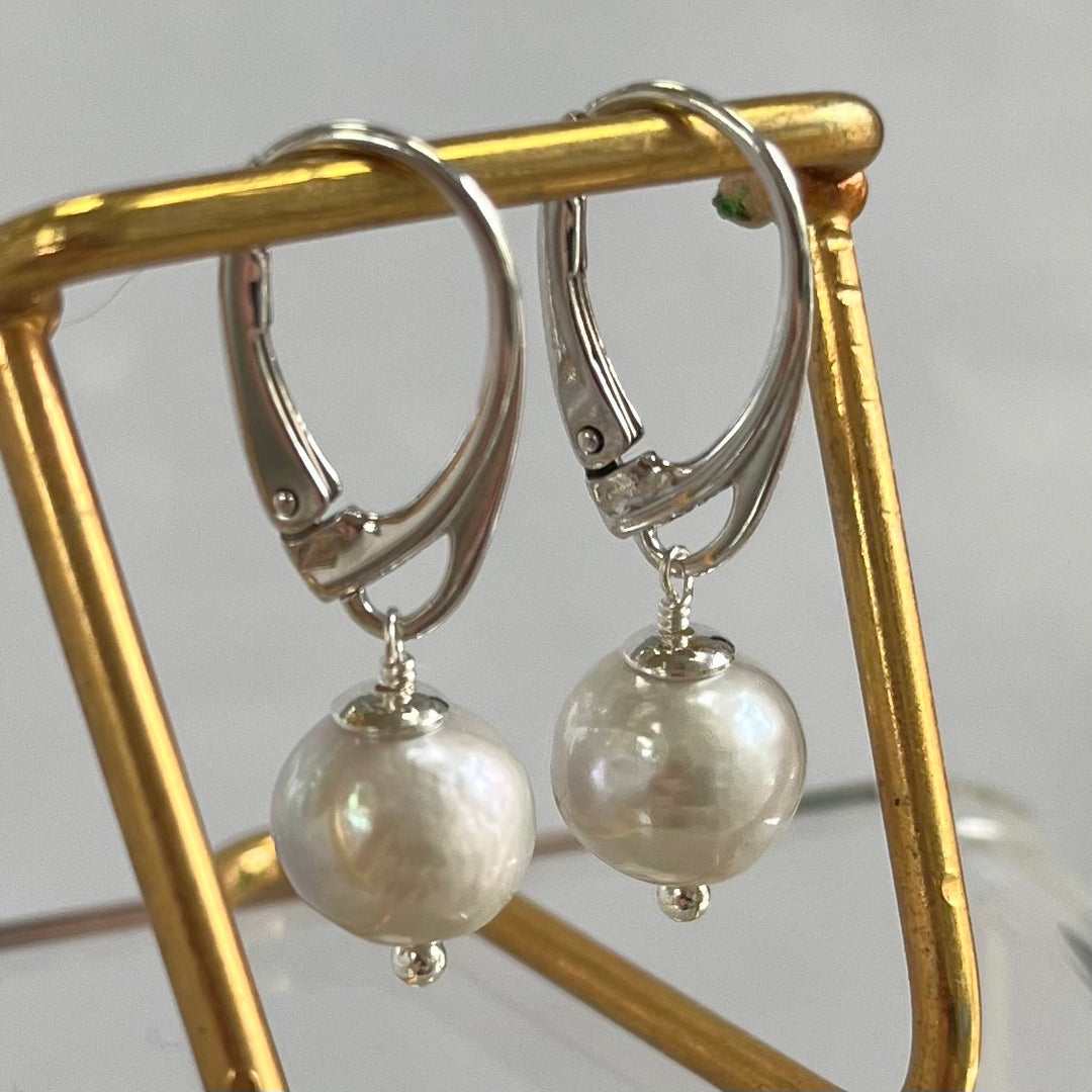 Boucles d'oreilles avec perles baroques blanches, en argent
