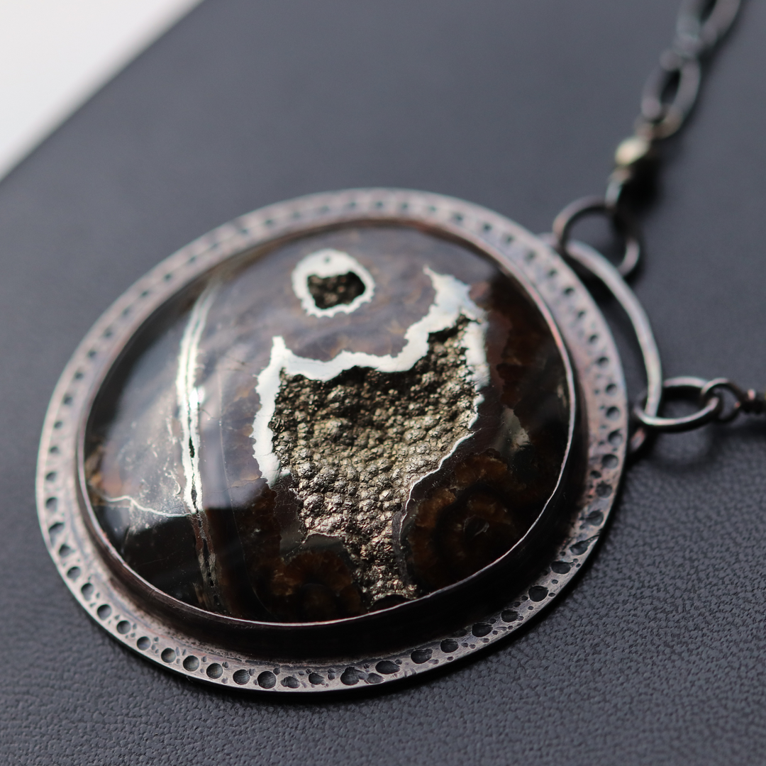 Pendentif ammonite pyritisée – Argent 925 avec chaîne