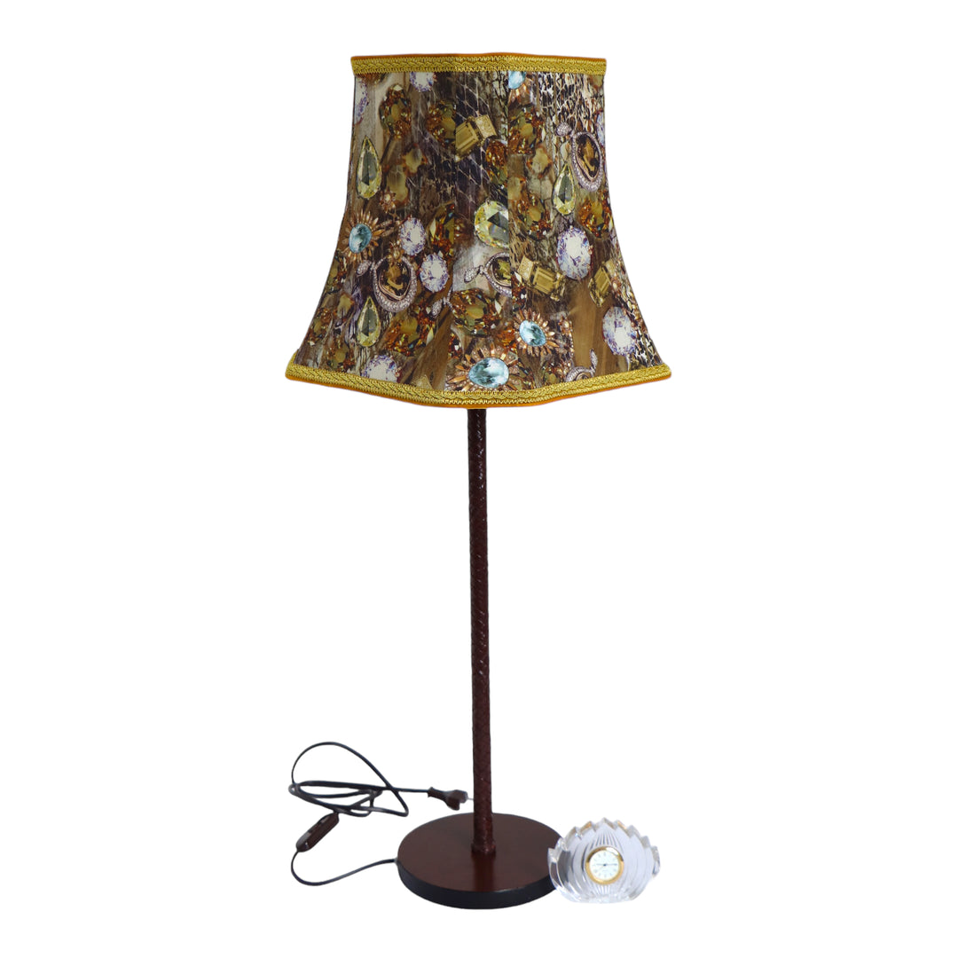 Lampe Forestier en simili cuir avec un abat-jour en soie