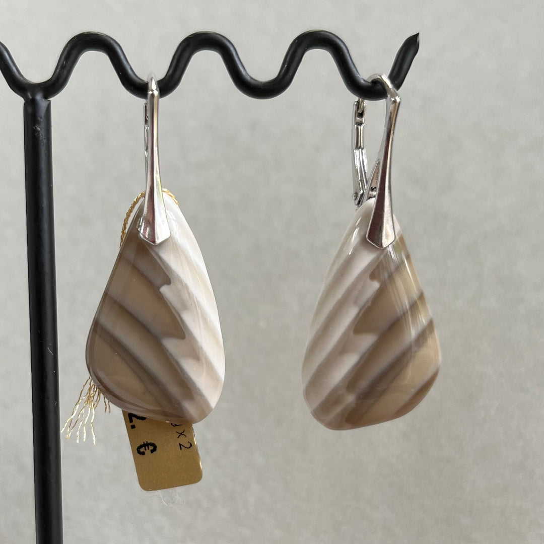 Boucles d’oreilles avec silex, en argent