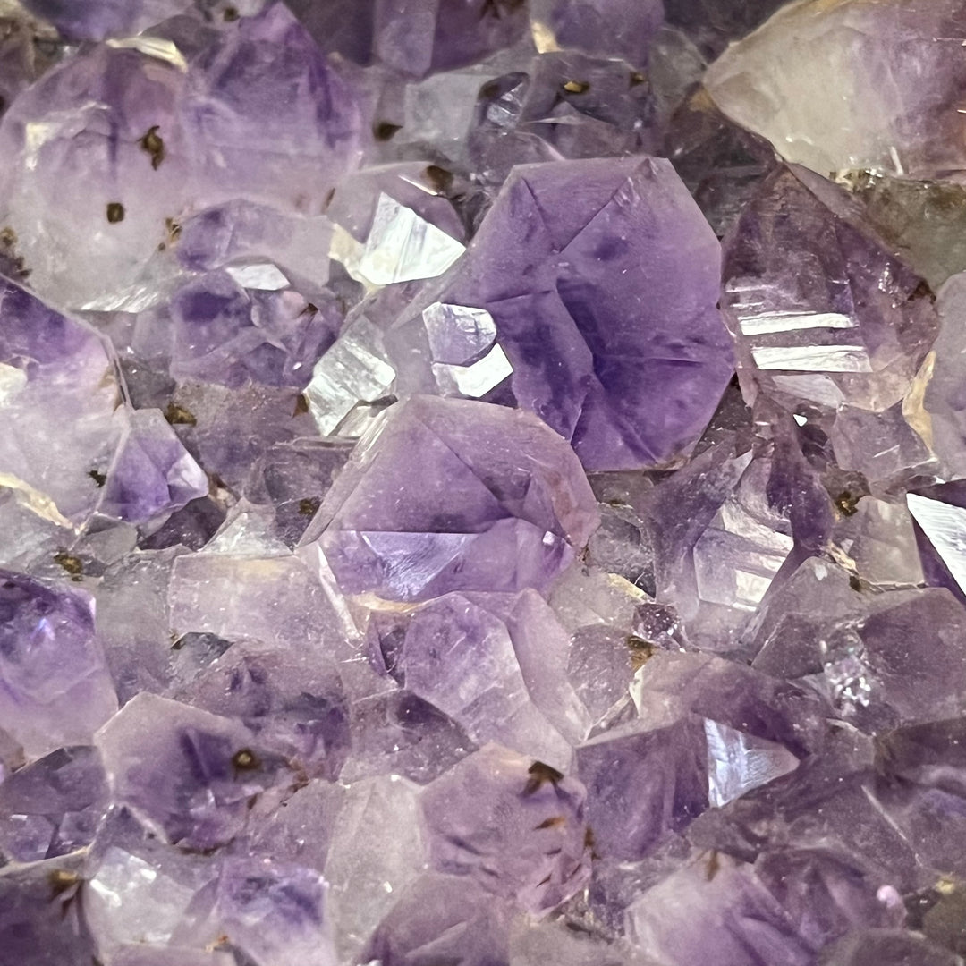 Druse Améthyste AAA avec inclusions de goethite Brésil 750g DR109