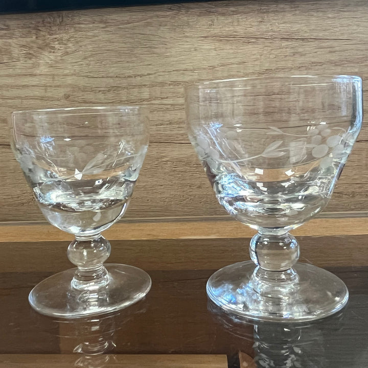 雕刻的眼镜酒和葡萄酒大小装饰,12件