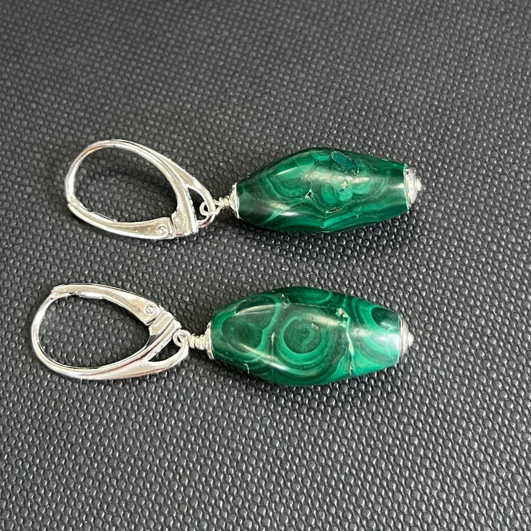 Boucles d’oreilles avec malachite, en argent