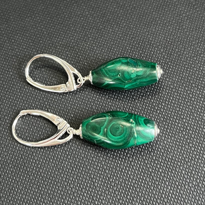 Boucles d’oreilles avec malachite, en argent