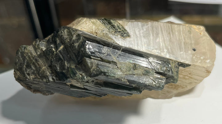 Epidote sur quartz minas Gerais Brésil C37