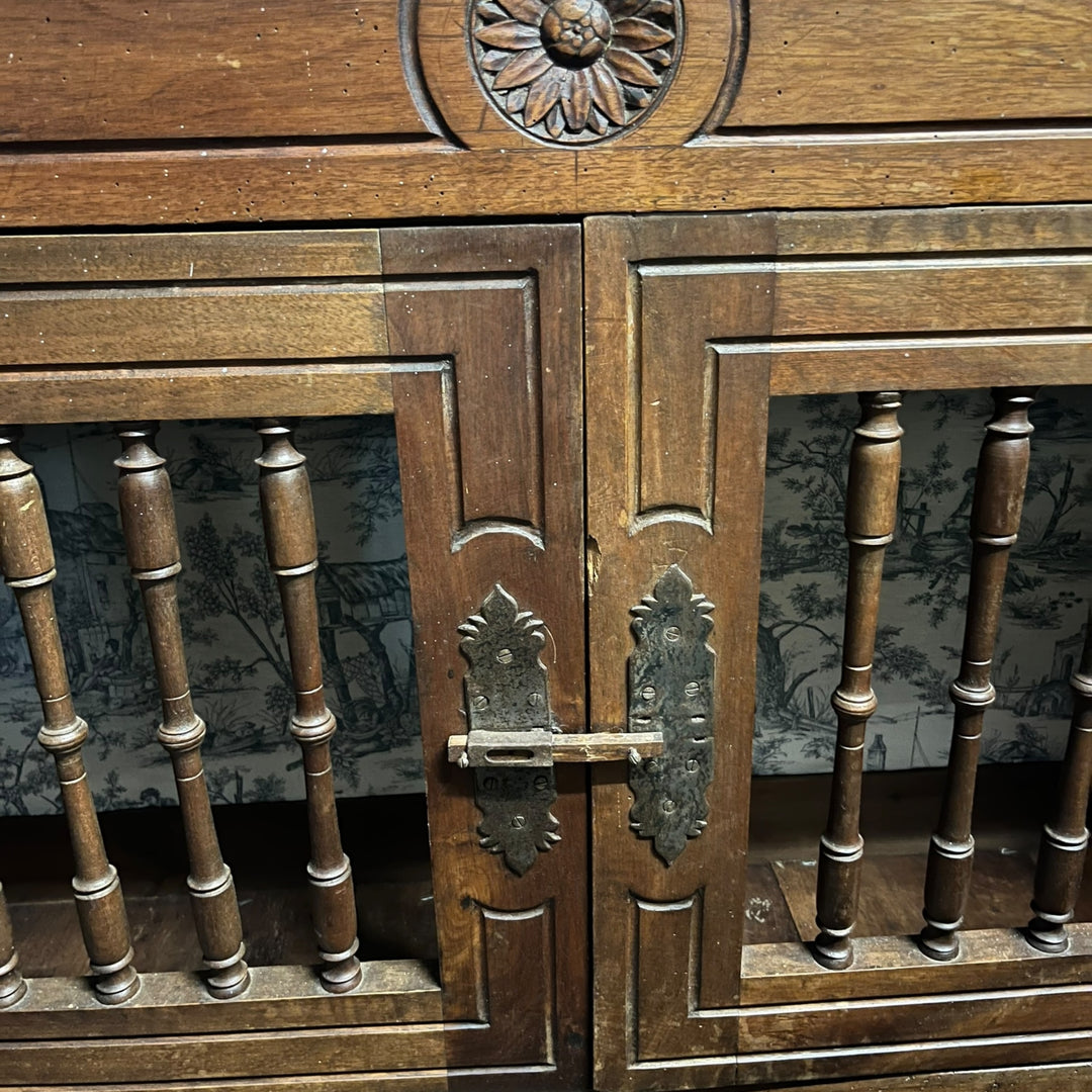 Furniture Keeping Eating 18th century Caittar
