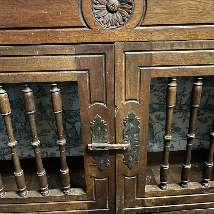 Furniture Keeping Eating 18th century Caittar