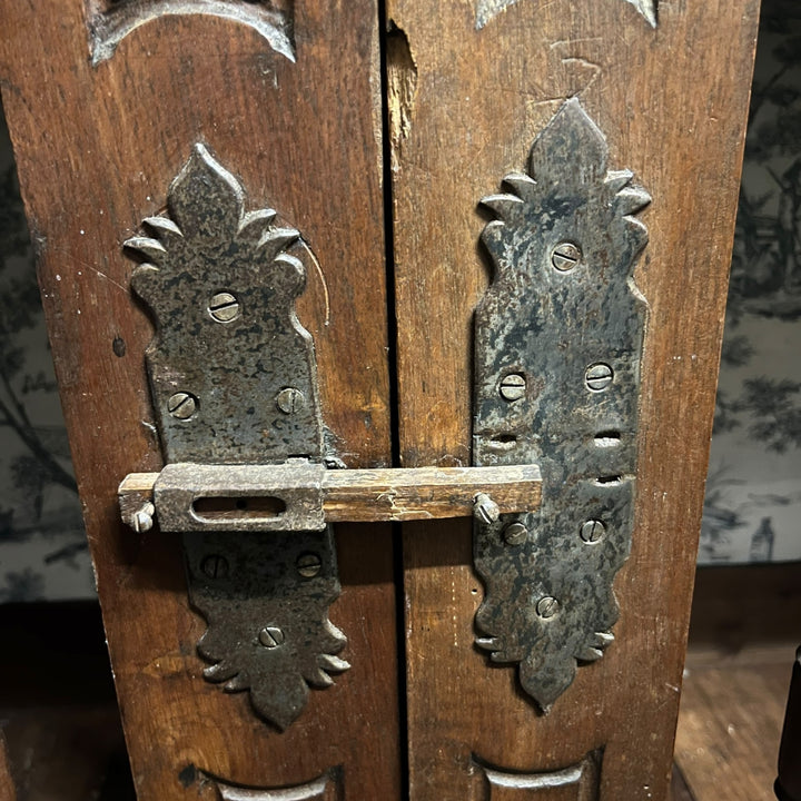 Furniture Keeping Eating 18th century Caittar
