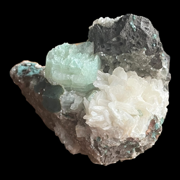 Зеленый апофиллит Stilbit Blanche и Microheumbite Maharashtra India DW167