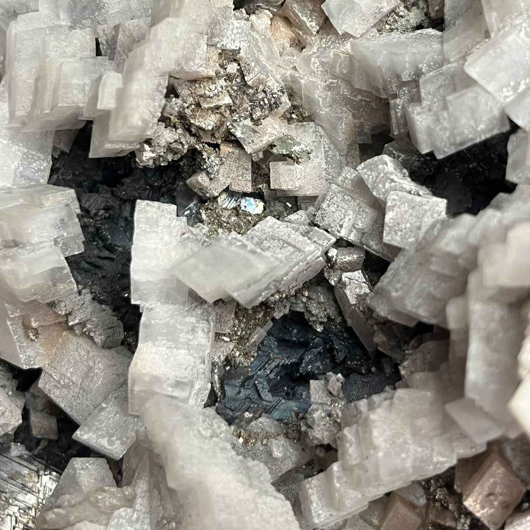 Calcit, Quarz, Galena über Sphalerite Madan Bulgarien DB33