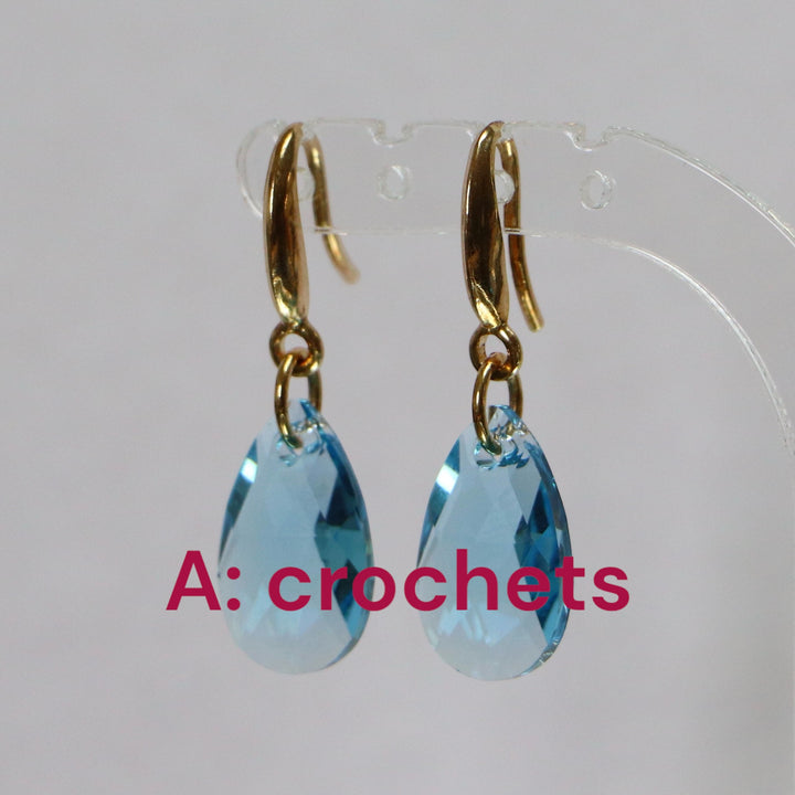 Boucles d'oreilles (crochets, dormeuse, puces ou à clips), cristaux Swarovski, argent rhodié, collection LARME, doré clair