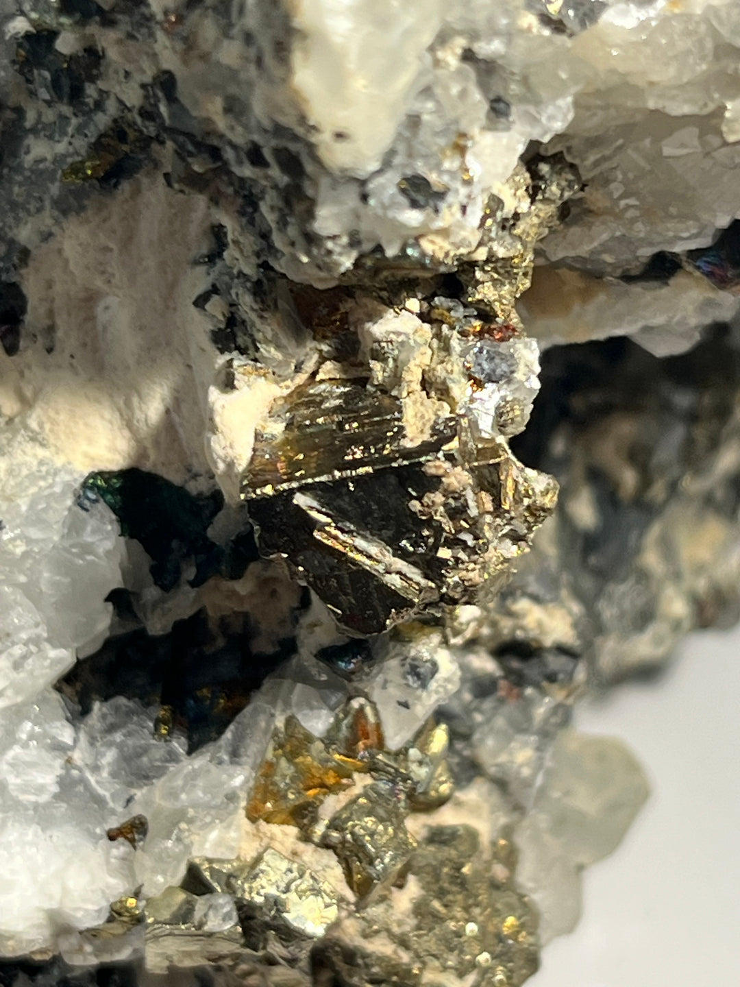 Chalcopyrite,pyrite et calcite Roumanie DB60