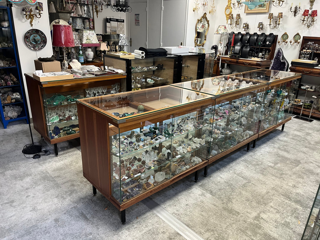4 business furniture (jewelry, leather goods) 1950s windows