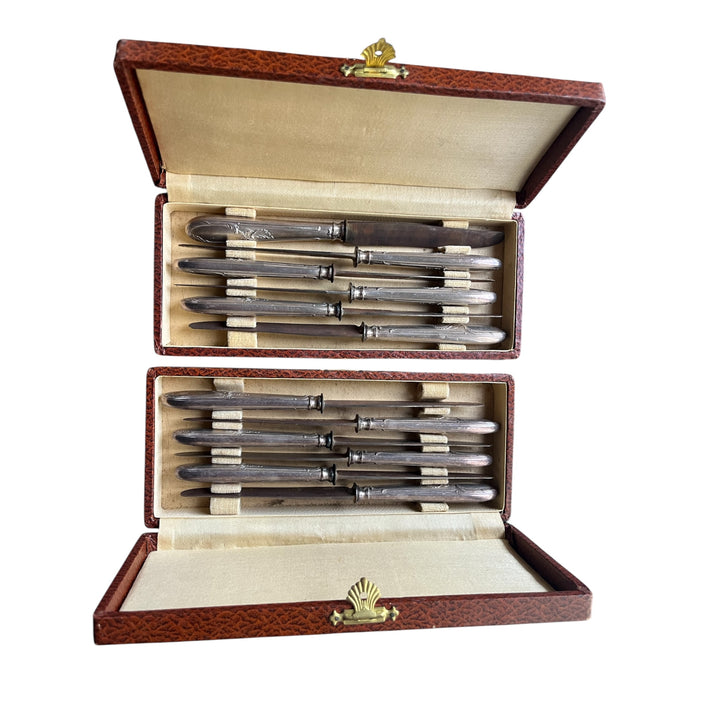 Apollo housewife 12 forks, 12 tablespoons and 24 knobs Silver Silver Model Title Model Rocaille and Steel blade in the Lion XIX