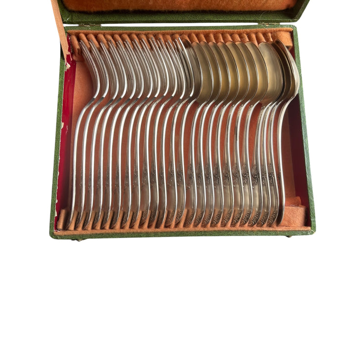 Apollo housewife 12 forks, 12 tablespoons and 24 knobs Silver Silver Model Title Model Rocaille and Steel blade in the Lion XIX