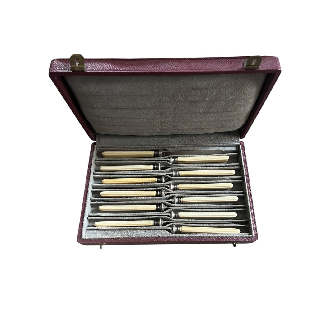 12 knives with a dessert Touron goldsmith of the king in ivory handle and silver blade old man paris
