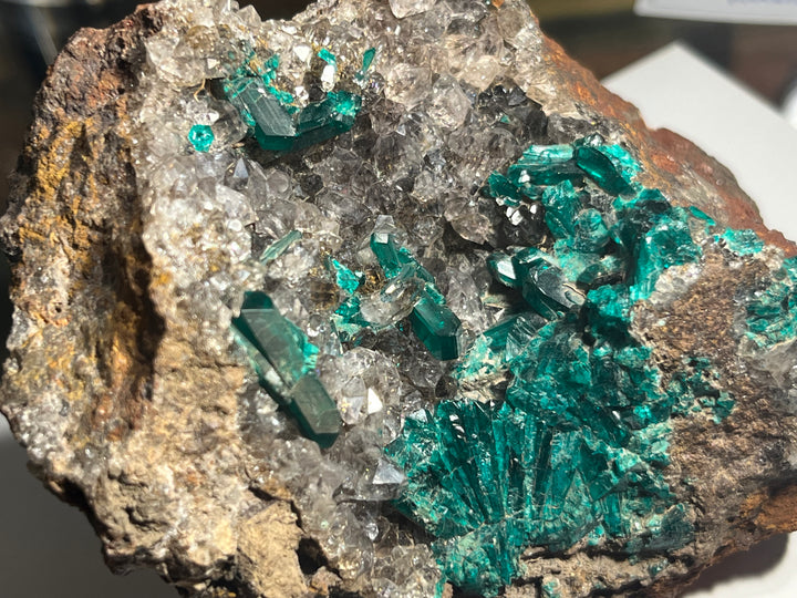 Dioptase sur quartz Congo M18S160