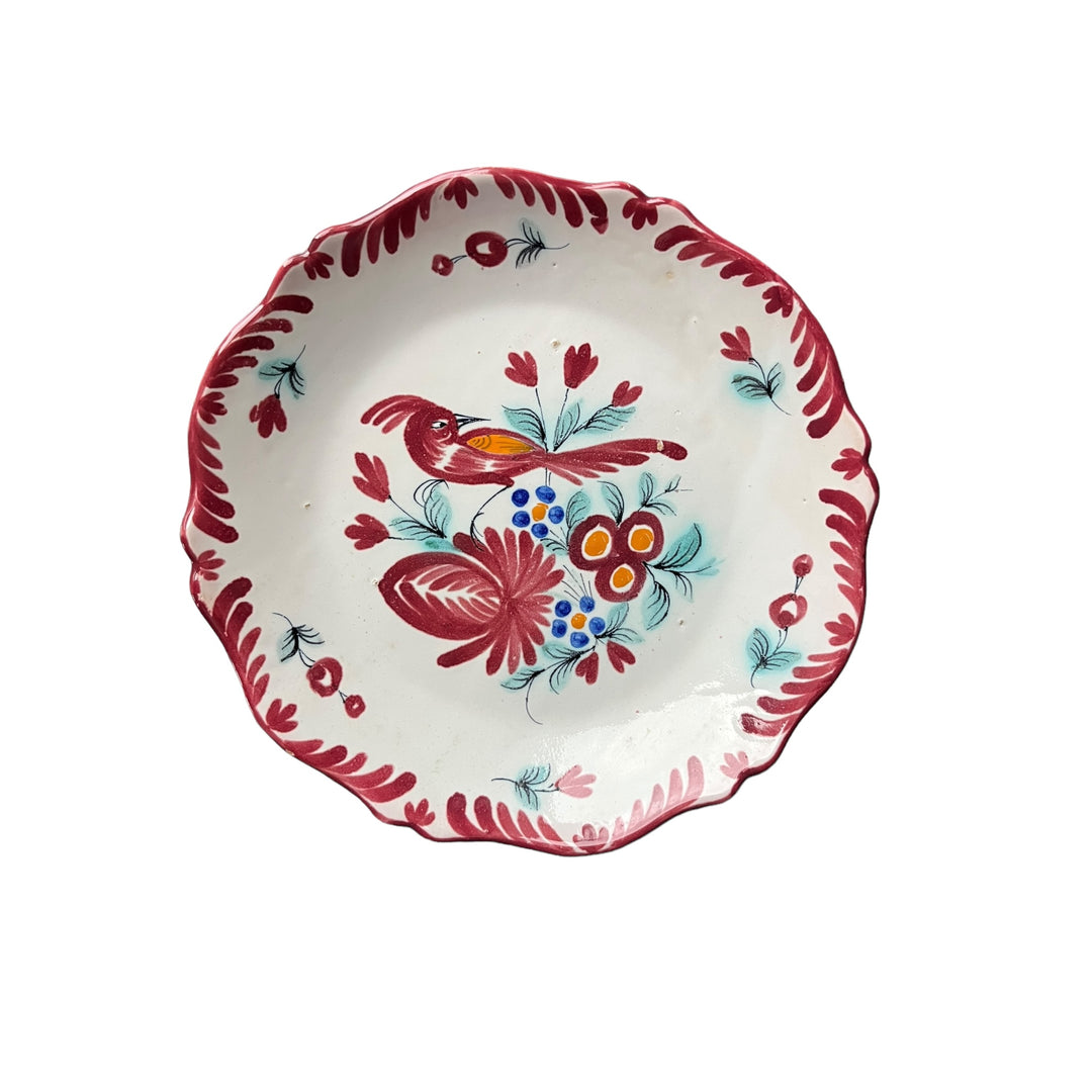 Assiette chantournée à l’oiseau faïence de Nevers XVIIIe signée S