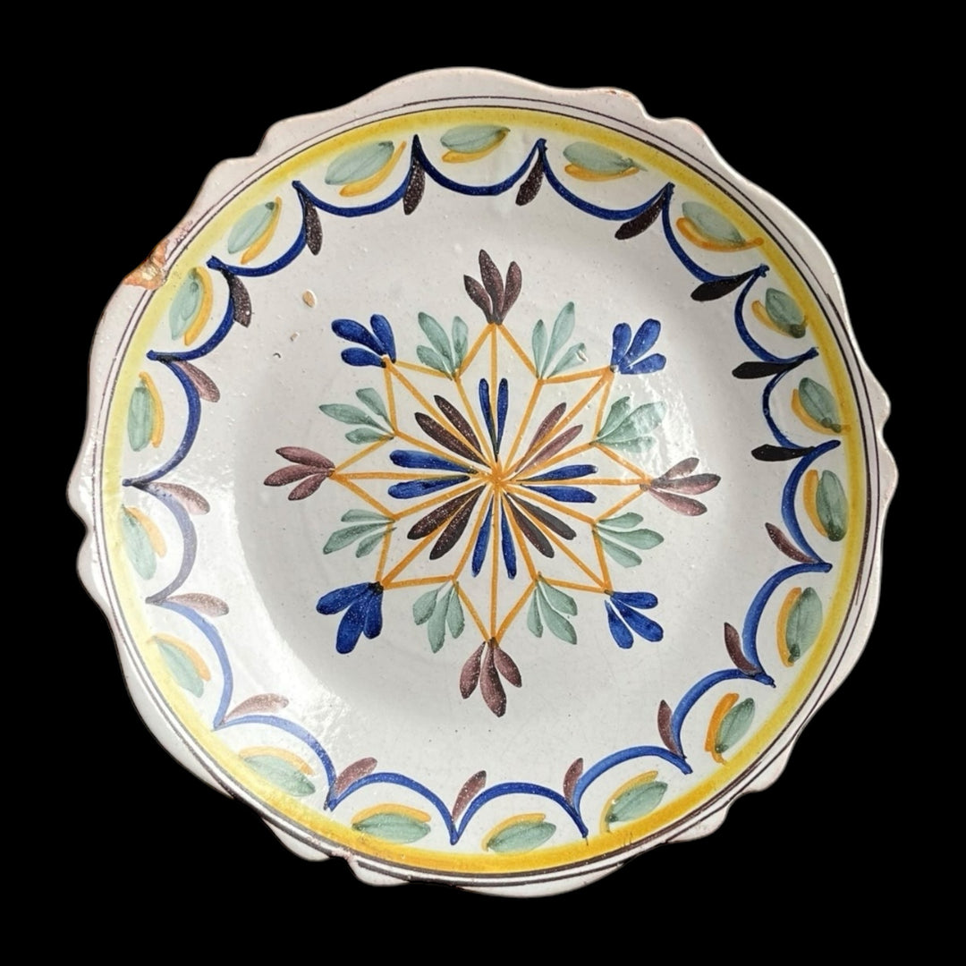XVIII Geometrische Figurplatte