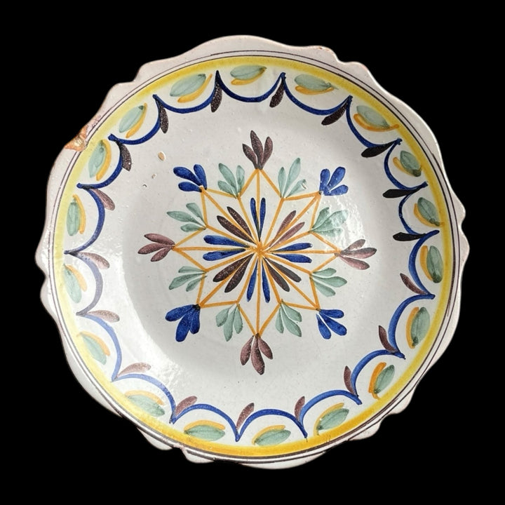 XVIII Geometrische Figurplatte