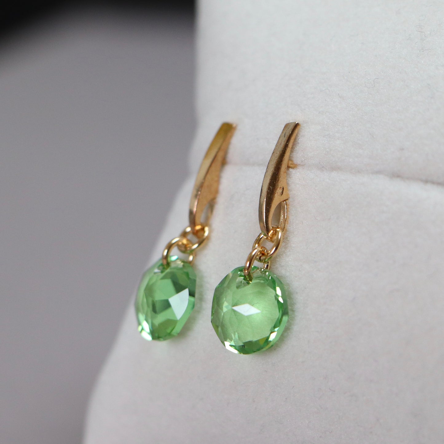 Boucles d'oreilles, cristaux Swarovski, argent doré, vert olive, BONBON