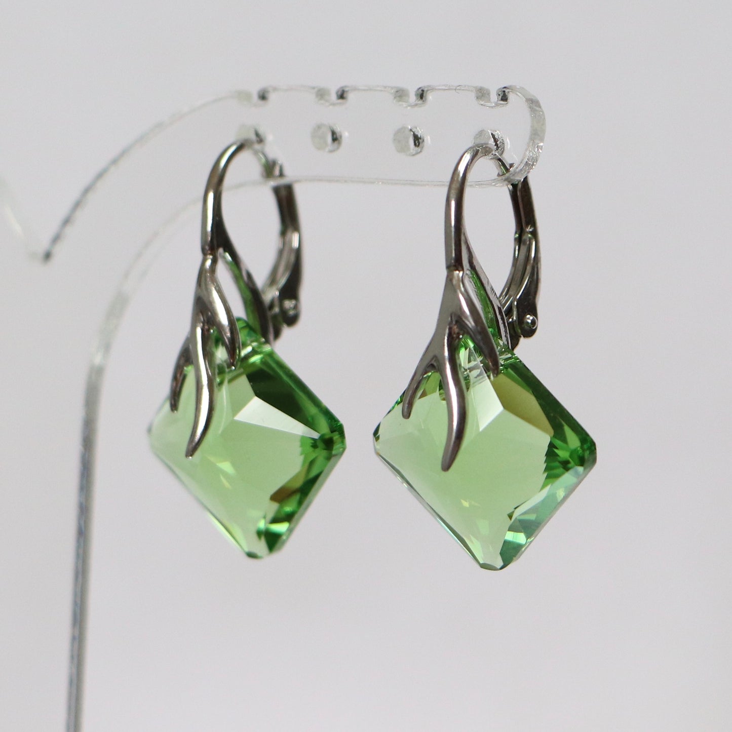 Boucles d'oreilles, cristaux Swarovski, argent rhodié, vert olive, AGATHE