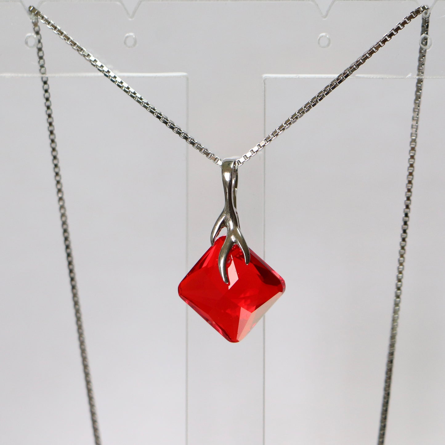 Boucles d'oreilles, cristaux Swarovski, argent rhodié, rouge vive, AGATHE