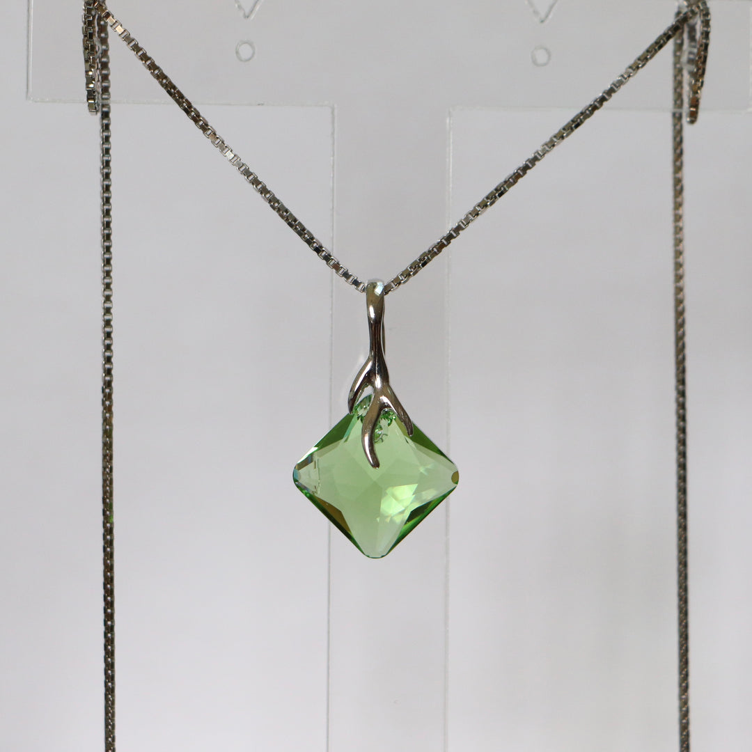 Boucles d'oreilles, cristaux Swarovski, argent rhodié, vert olive, AGATHE