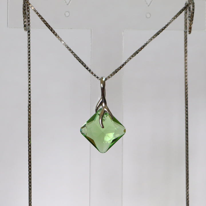 Boucles d'oreilles, cristaux Swarovski, argent rhodié, vert olive, AGATHE