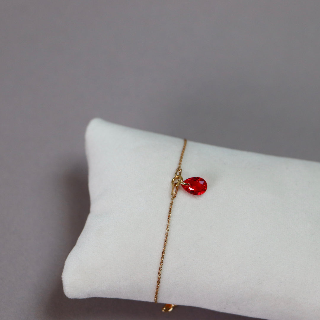 带有施华洛世奇晶体,金银,红色,凯特的耳环