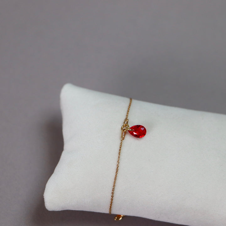 带有施华洛世奇晶体,金银,红色,凯特的耳环