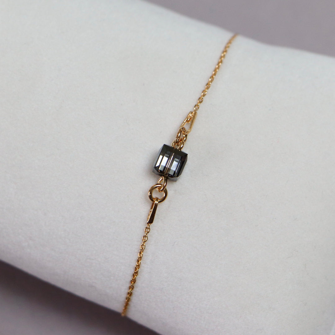 带有施华洛世奇晶体的耳环,银灰色,金银,十字路口