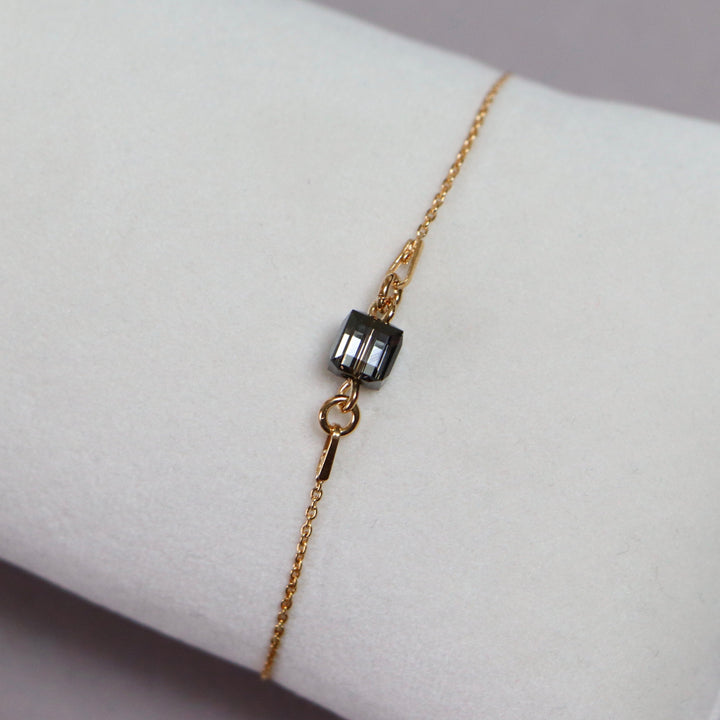 带有施华洛世奇晶体的耳环,银灰色,金银,十字路口