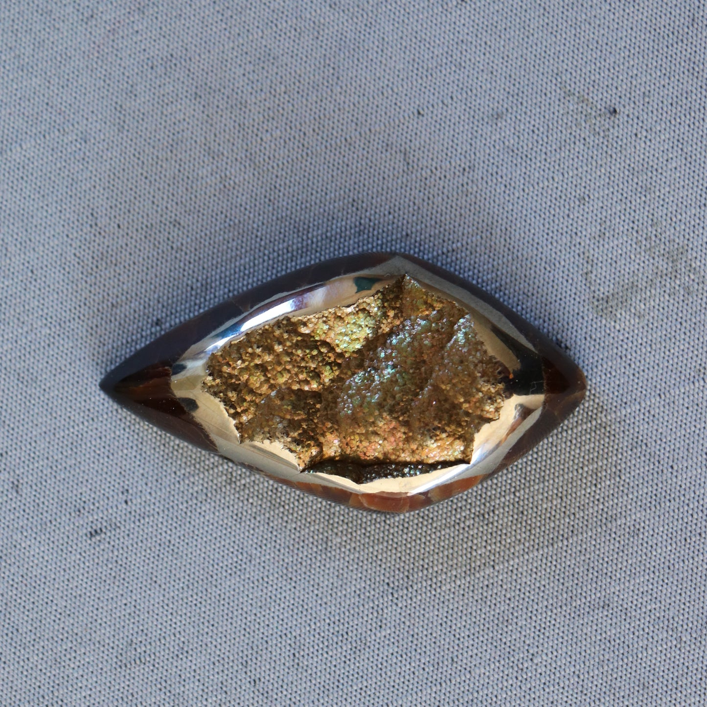 Ammonite pyritisée, tAM_P072, aille cabochon, 45x24x9 mm; 15.8g;