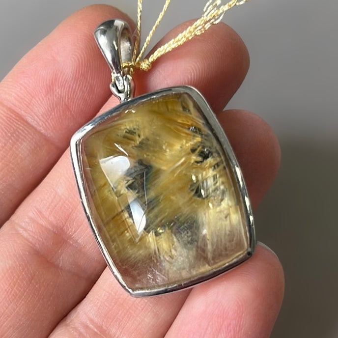 Schwarzes Achat -Malacier und Rutile Quarzanhänger