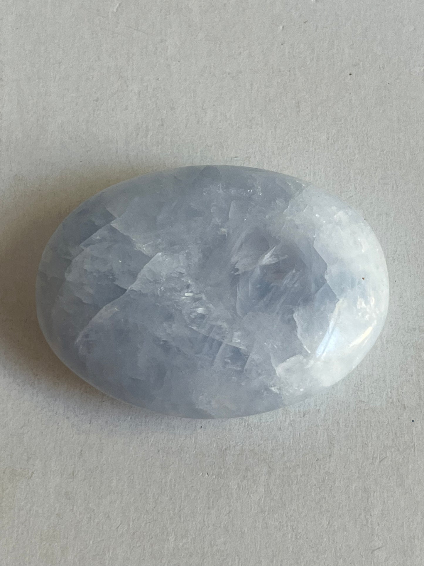 Galet Calcite bleue 6 cm Madagascar GCB8