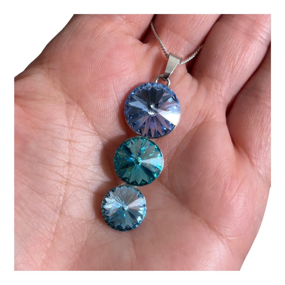 带有施华洛世奇晶体的吊坠,浅蓝色,变色的银,三重奏