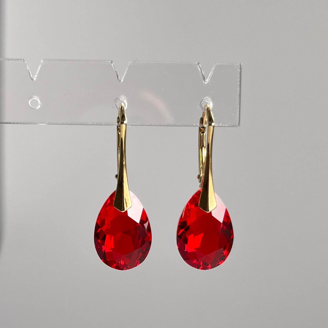 带有施华洛世奇晶体,金银,红色,凯特的耳环