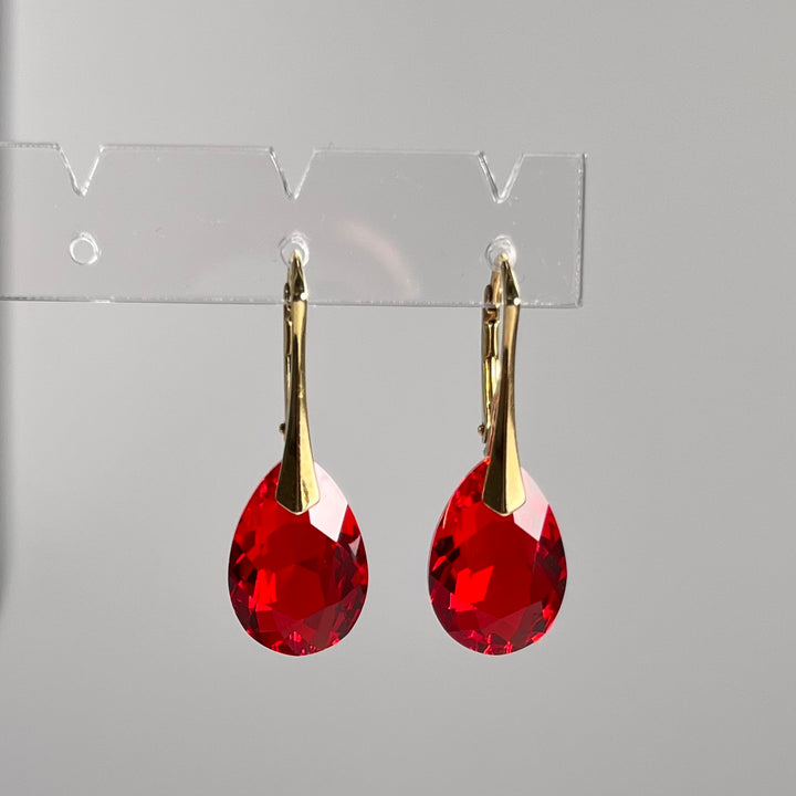 带有施华洛世奇晶体,金银,红色,凯特的耳环